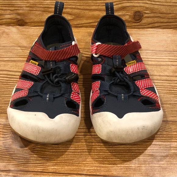 Size 1 kids Keen waterproof shoes. Red blue - Picture 2 of 11